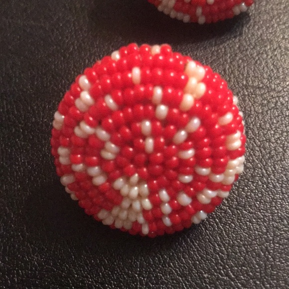 Vintage Red / White micro bead earrings - Picture 2 of 4